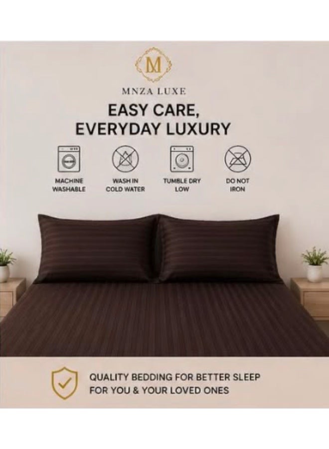 طقم ملاءة مطاطية MNZA LUXE من المايكروفايبر بنقشة خطوط بارزة بعرض 1 سم، يتضمن ملاءة مطاطية واحدة + غطاءي وسادة | فائق النعومة، قابل للتهوية، ومقاوم للتجاعيد | بني داكن - Image 3
