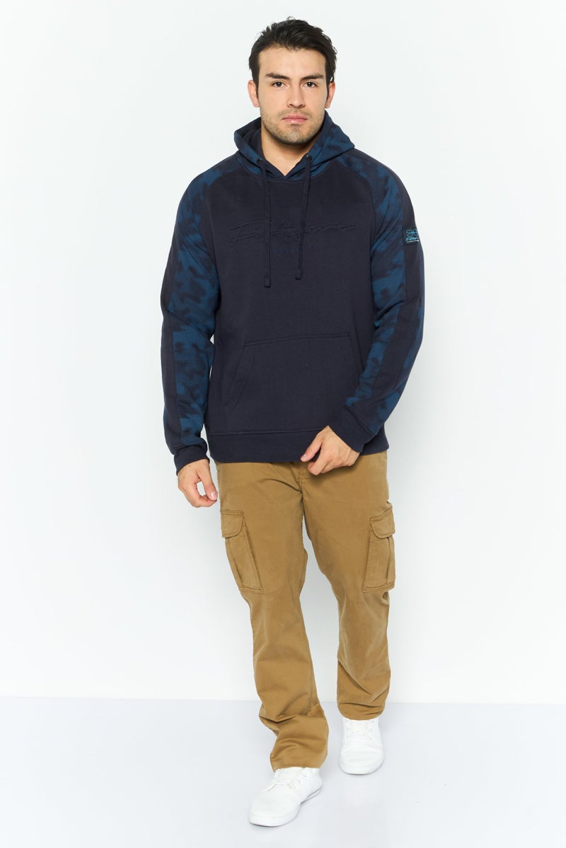 CROSSHATCH سويت شيرت رجالي بغطاء رأس وشعار بارز بأكمام طويلة، أزرق داكن - Image 2