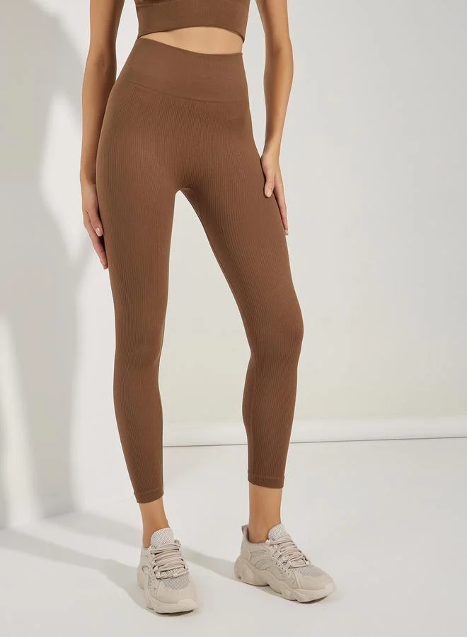 ستايلي Ribbed V Neck Crop Top & Leggings Set