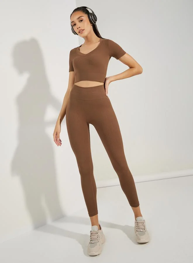 ستايلي Ribbed V Neck Crop Top & Leggings Set