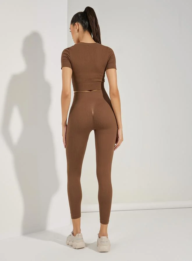 ستايلي Ribbed V Neck Crop Top & Leggings Set