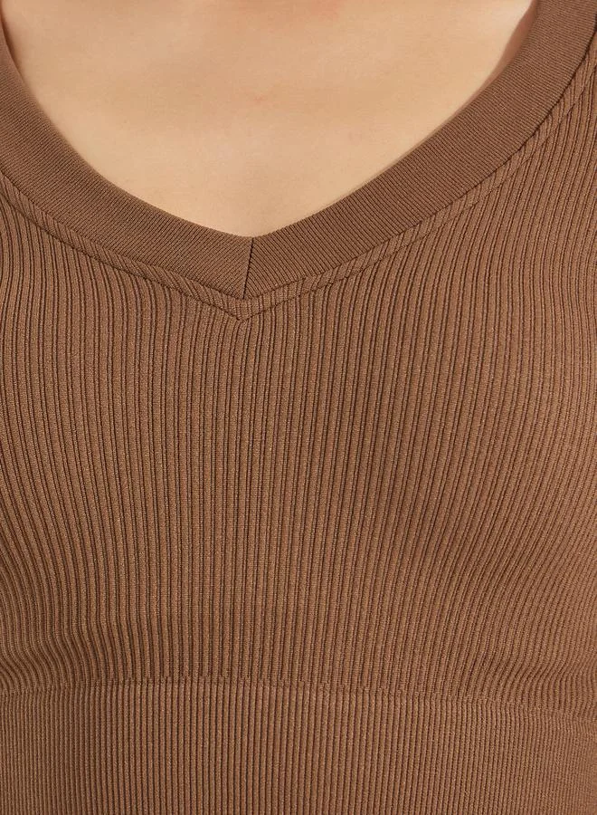 ستايلي Ribbed V Neck Crop Top & Leggings Set