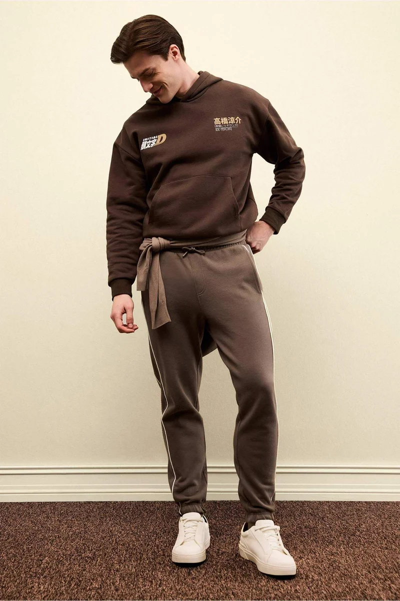 ديفاكتو Boxy Fit Printed Long Sleeve Sweatshirt