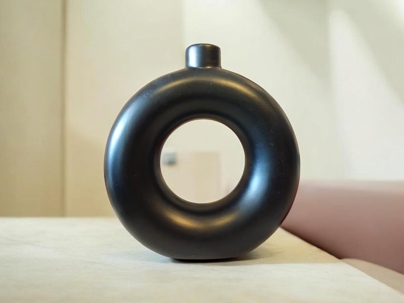 ARTISANS BAZAR Donut Ring Flower VasePampas Grass VaseCeramic Donut VaseRound Shaped VaseHome Decor CentrepieceDecor Showpiece Black - Image 4