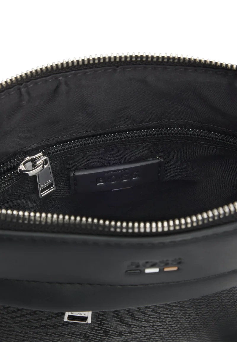 بوس Envelope bag with monogram pattern