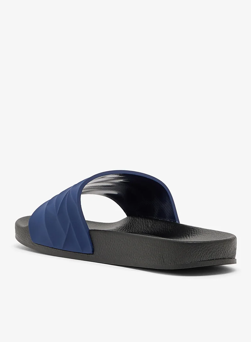 سفنتي فايف شباشب كاجوال بتفاصيل نسيجية