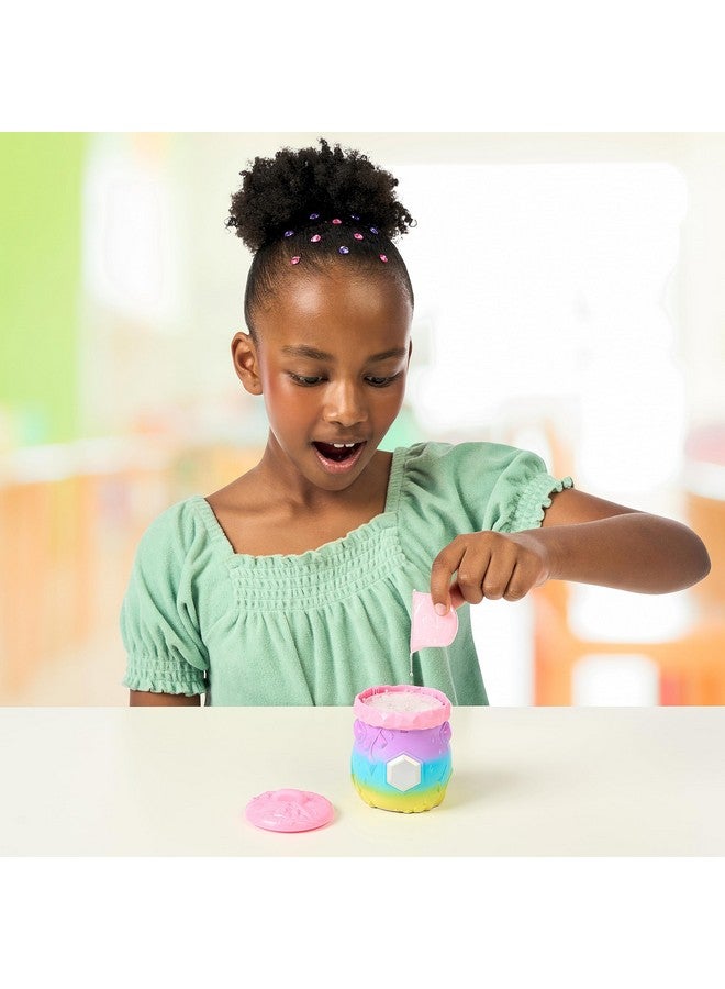 ماجيك ميكس تحتوي مجموعة Mixlings Magical Rainbow Deluxe على 5 Mixlings حصرية بقوة سحرية فريدة من نوعها بما في ذلك 1 Mystery Mixling للكشف عنه من مرجلها - Image 5