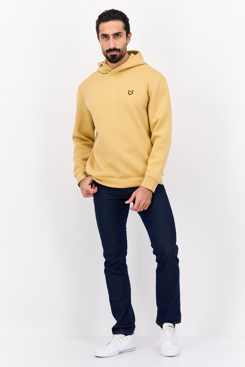 Lyle & Scott هودي بأكمام طويلة للرجال بشعار العلامة التجارية، أصفر خردلي - Image 4