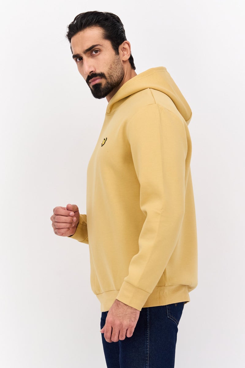 Lyle & Scott هودي بأكمام طويلة للرجال بشعار العلامة التجارية، أصفر خردلي - Image 2