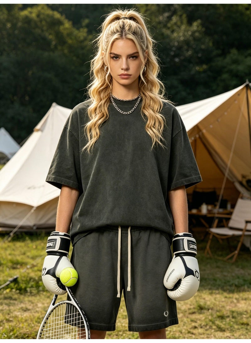 FRED PERRY three-dimensional LOGO for men and women is vintage washed to make an old casual suit, with loose short-sleeved T-shirts and casual shorts. - Image 2