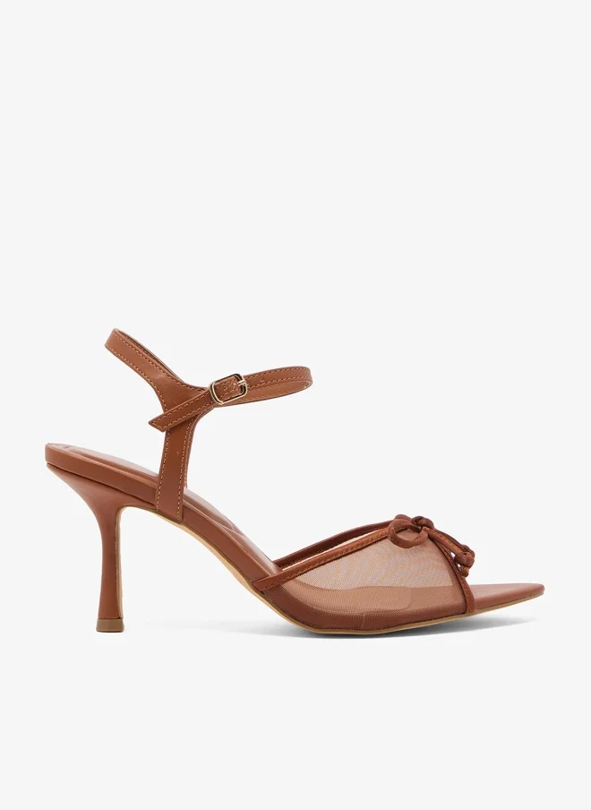 ترافل من نمشي صنادل بكعب متوسط بتفاصيل فيونكة شبكية