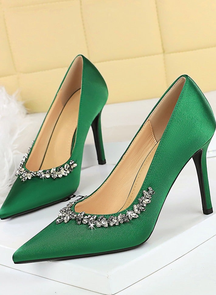 بيج تري النساء الراينس حجر الديكور حزب مضخات الساتين أشار مغلق إصبع القدم كعب عالي أخضر 10CM