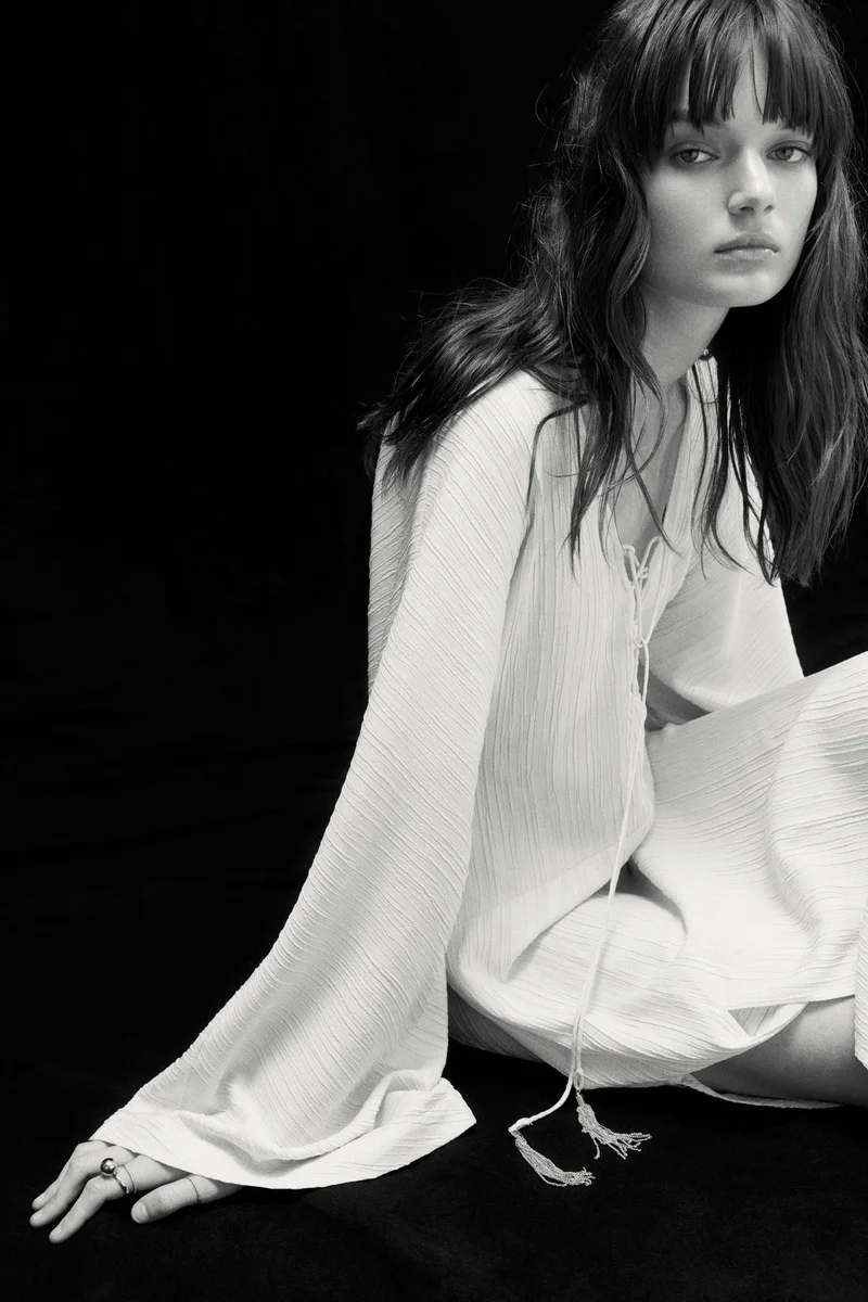 اتش اند ام فستان مزين بأربطة