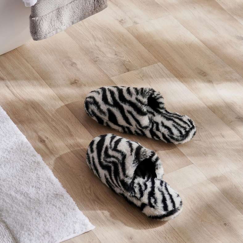 Mirage Monochrome Cozy Slippers  42/43 -Black