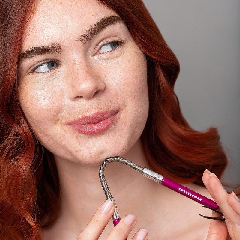 Tweezerman مزيل شعر الوجه بتصميم ناعم من تويزرمان مع ملقط مجاني، وردي - Image 3
