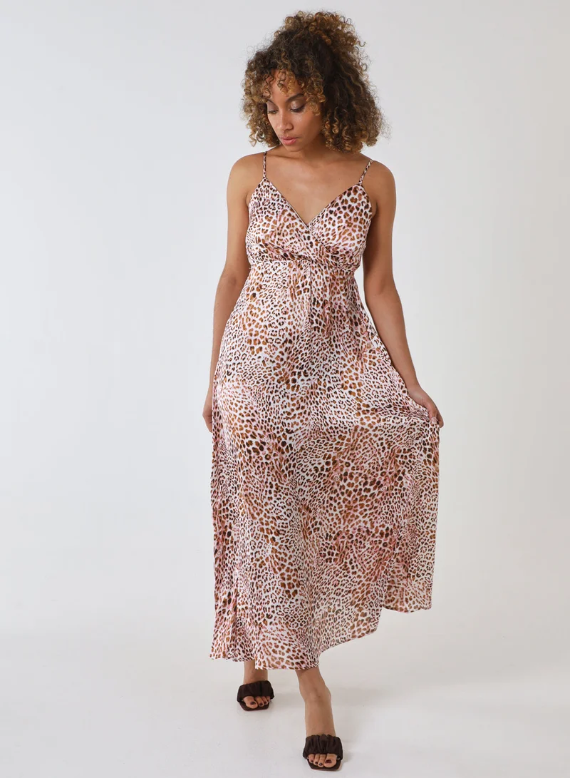 بلو فانيلا فستان ماكسي بطبعة جلد الفهد بحمالات متقاطعة