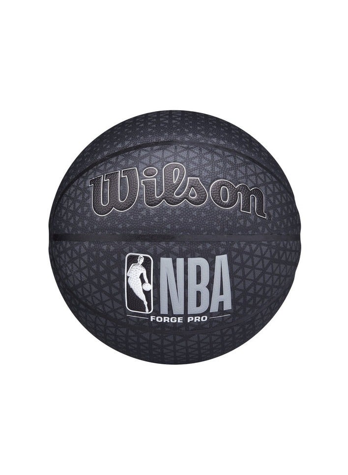 ويلسون كرة السلة NBA Forge Pro - كرة عالية الأداء للاستخدام الداخلي والخارجي مع قبضة فائقة وبنية متينة 