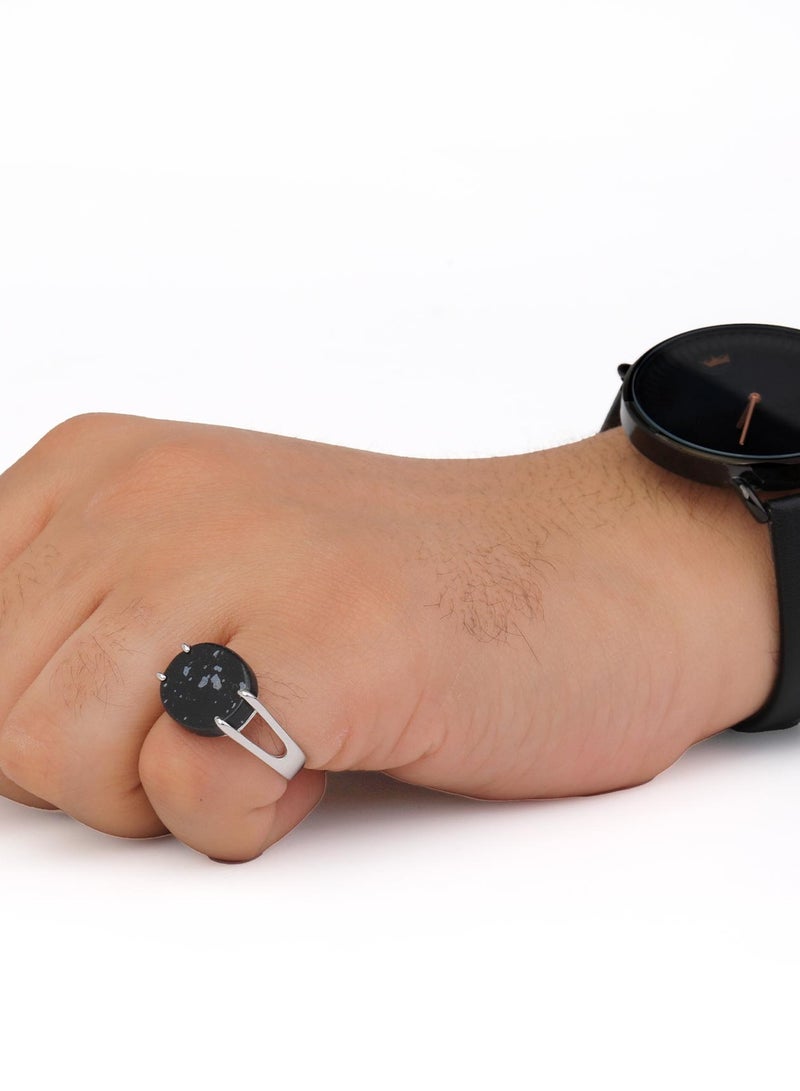 phoneme Shankar ring with a light gray speckled black stone - Image 2