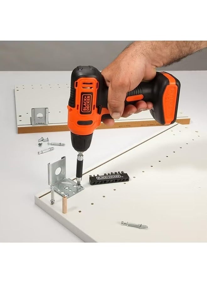 بلاك اند ديكر بلاك+ديكر مثقاب كهربائي لاسلكي 12 فولت مع 13 لقمة في صندوق عدة وشريط قياس 5 متر 1.5 امبير في الساعة 900 دورة في الدقيقة برتقالي/اسود - Image 4