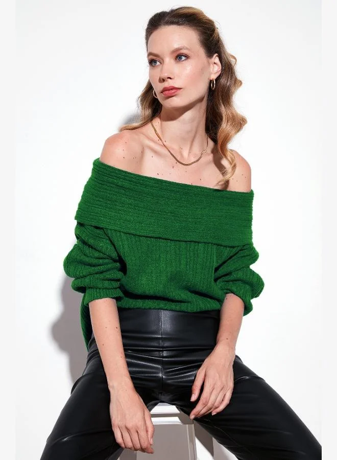 ليلا كنزة ليلا بقصة واسعة وياقة مادونا نسائية