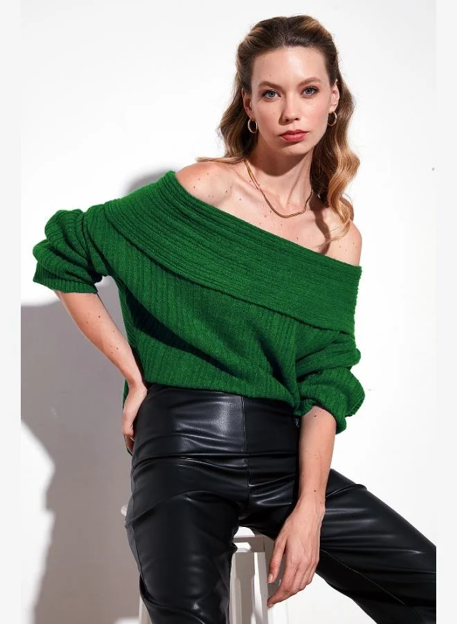 ليلا كنزة ليلا بقصة واسعة وياقة مادونا نسائية