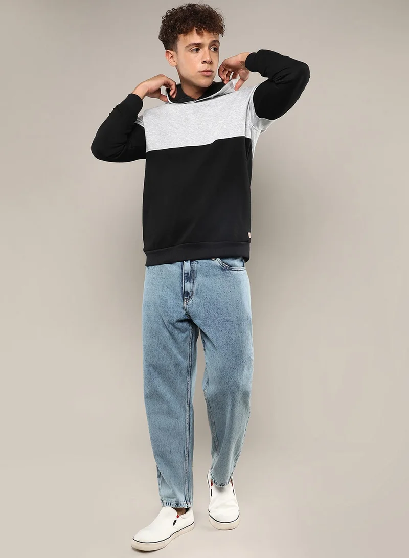 Campus Sutra Men's Black & Grey Pullover Hoodie With Ribbed Hem