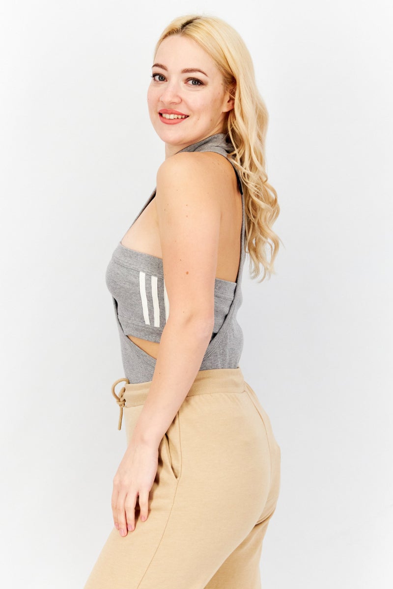 adidas Originals بدلة رياضية نسائية ملائمة 2 في 1 بقصة مقطوعة، رمادي - Image 3