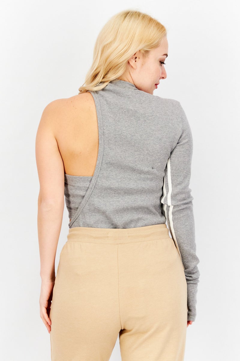 adidas Originals بدلة رياضية نسائية ملائمة 2 في 1 بقصة مقطوعة، رمادي - Image 4