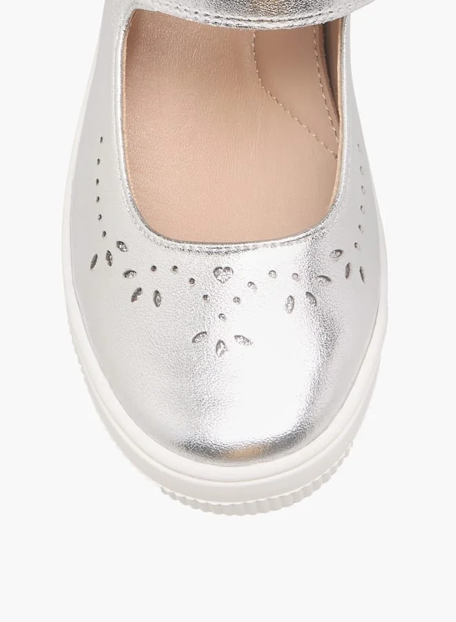 جونيورز Girls Cutwork Detail Mary Jane Shoes with Hook and Loop Closure