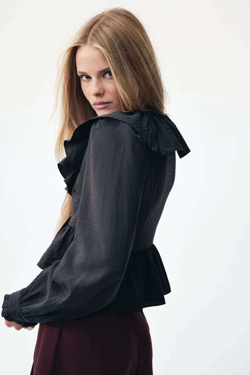 اتش اند ام بلوزة بتصميم مكشكش