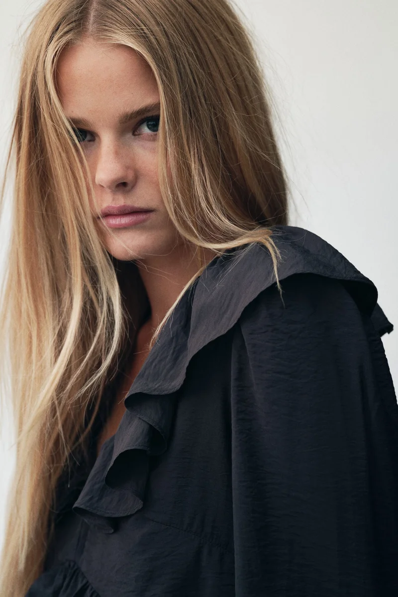 اتش اند ام بلوزة بتصميم مكشكش