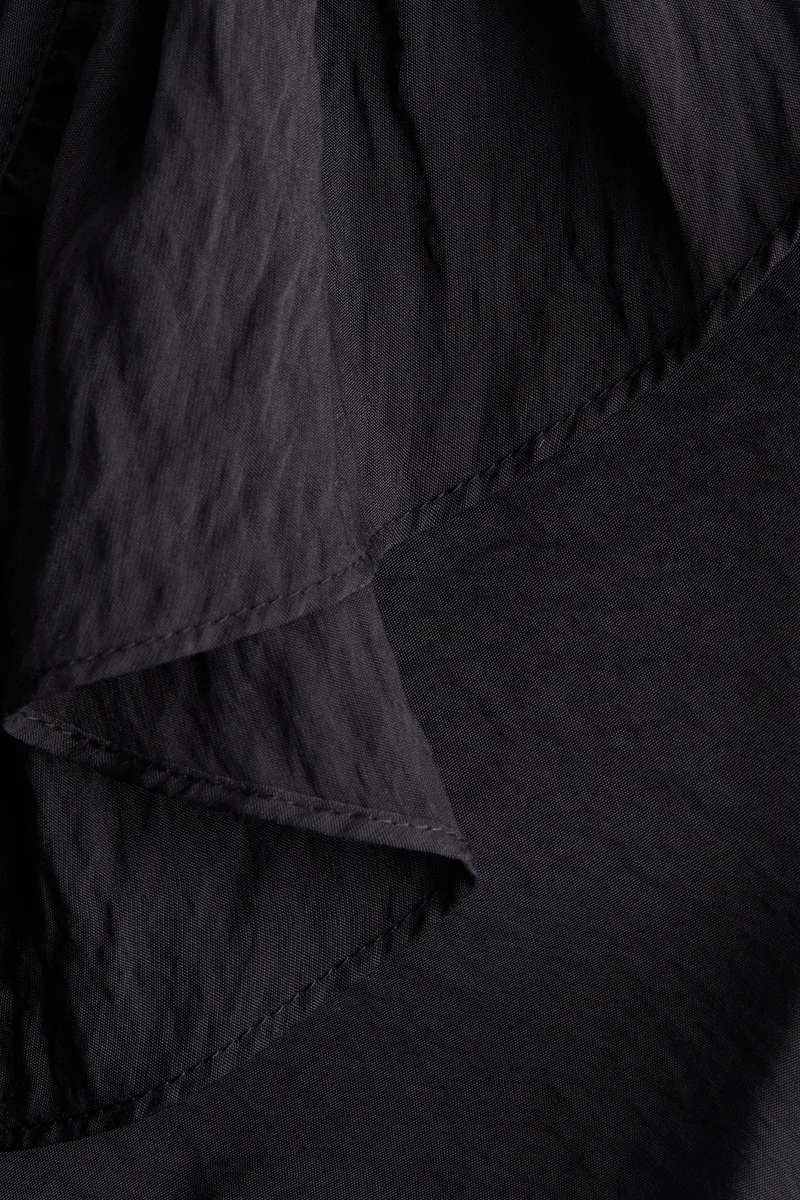 اتش اند ام بلوزة بتصميم مكشكش