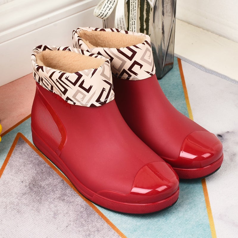 Wholesale spring and autumn Japanese fashion rain shoes adult short tube water shoes non-slip wear-resistant womens boots warm outer wear water boots overshoes Red + cotton sleeve 