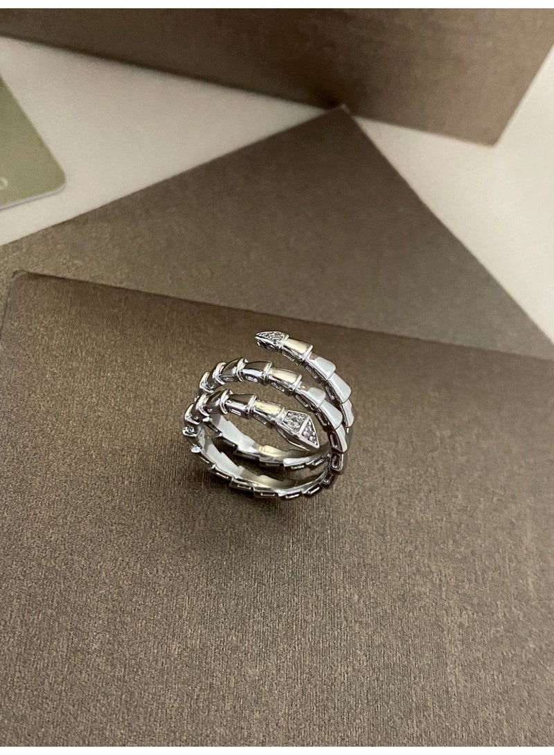 The ring is fashionable with all copper gold-plated craftsmanship, shining and beautiful