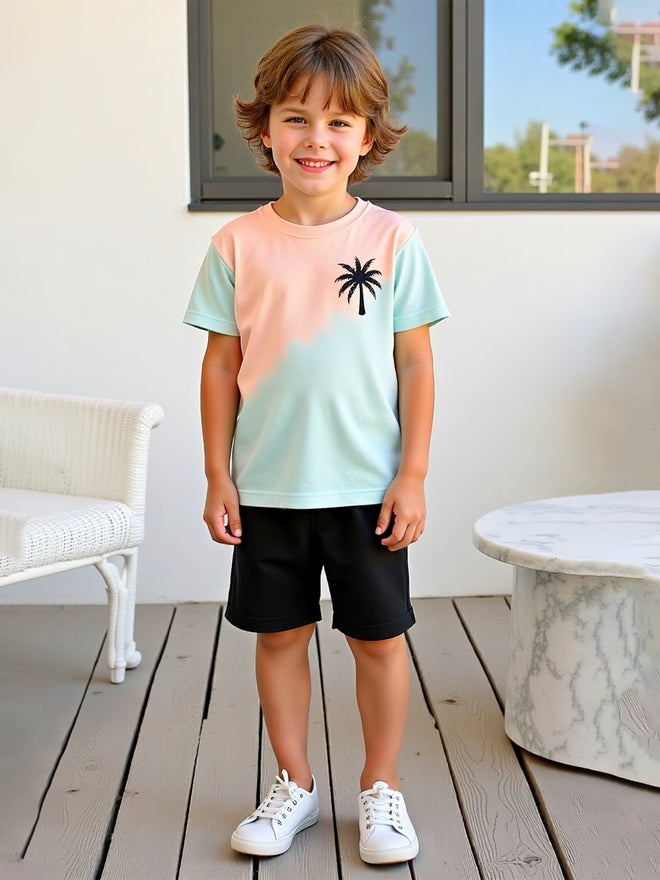 تايك تو طقم تي شيرت وشورت بطبعة أشجار نخيل ملونة من تيك تو كيدز قطعتين - Image 4
