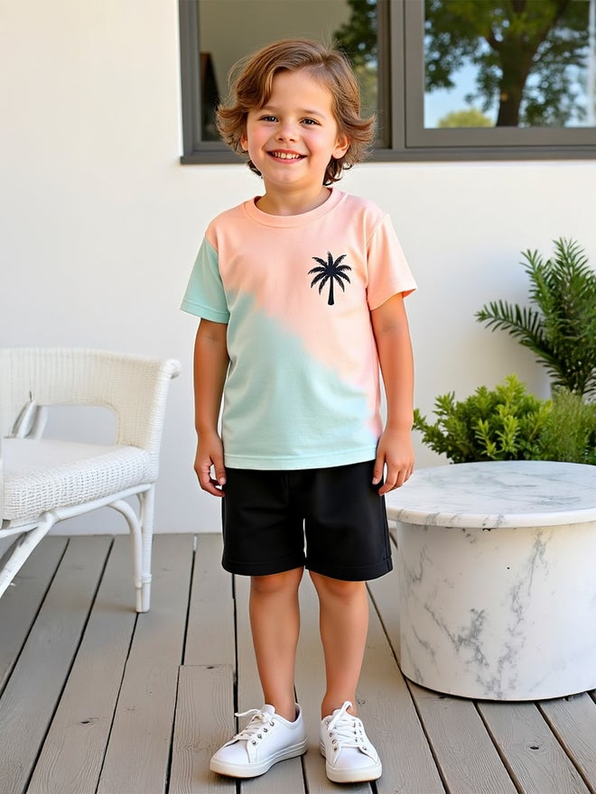 تايك تو طقم تي شيرت وشورت بطبعة أشجار نخيل ملونة من تيك تو كيدز قطعتين - Image 1