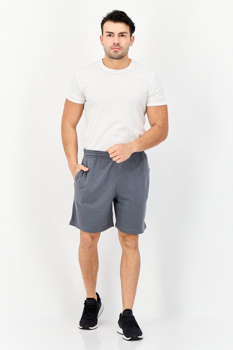 Reebok شورتات تدريب رياضية للرجال بشعار العلامة التجارية، رمادي - Image 3