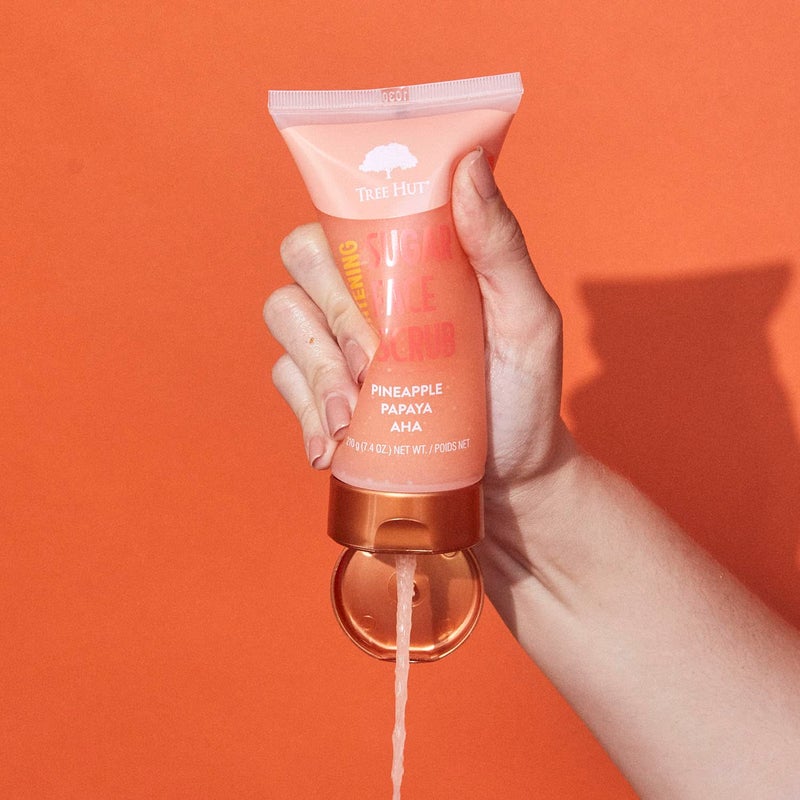 Tree Hut سكراب الوجه المشرق من تري هات بالأناناس والبابايا | ينظف المسام بعمق لإزالة الجلد الميت والشوائب | عناية أساسية مغذية للجسم | 7.4 أونصة سائلة. - Image 3
