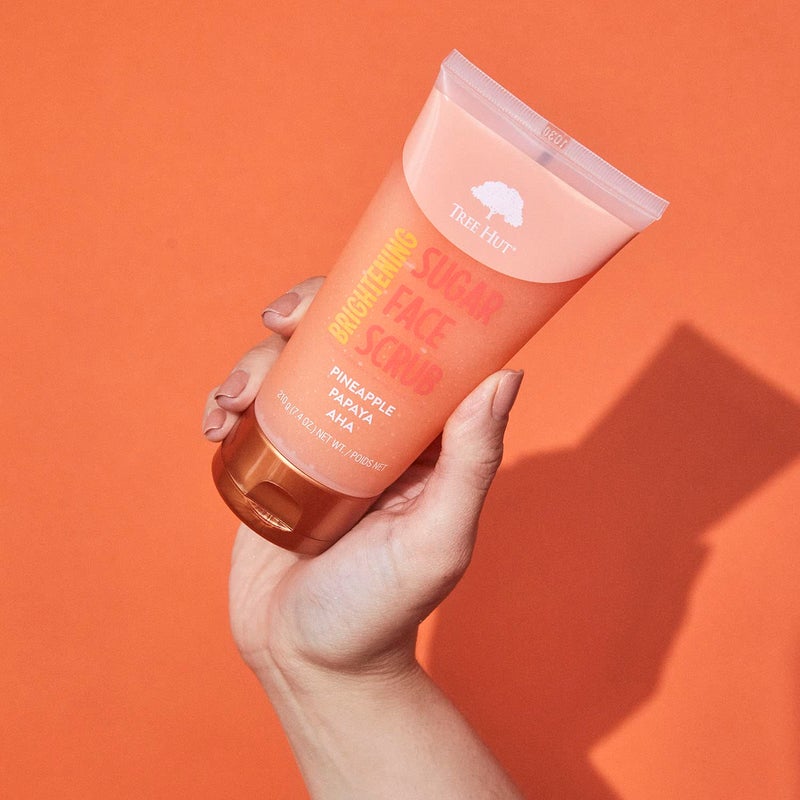 Tree Hut سكراب الوجه المشرق من تري هات بالأناناس والبابايا | ينظف المسام بعمق لإزالة الجلد الميت والشوائب | عناية أساسية مغذية للجسم | 7.4 أونصة سائلة. - Image 5