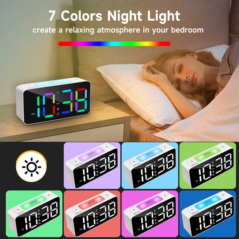 ساعة منبه رقمية: شاشة بيضاء مقاس 7 بوصة، أكثر من 100 مزيج إضاءة RGB - حجم صوت قابل للتعديل 115 ديسيبل، منافذ USB مزدوجة لغرفة النوم والمكتب للنائمين العميق والطلاب - Image 4
