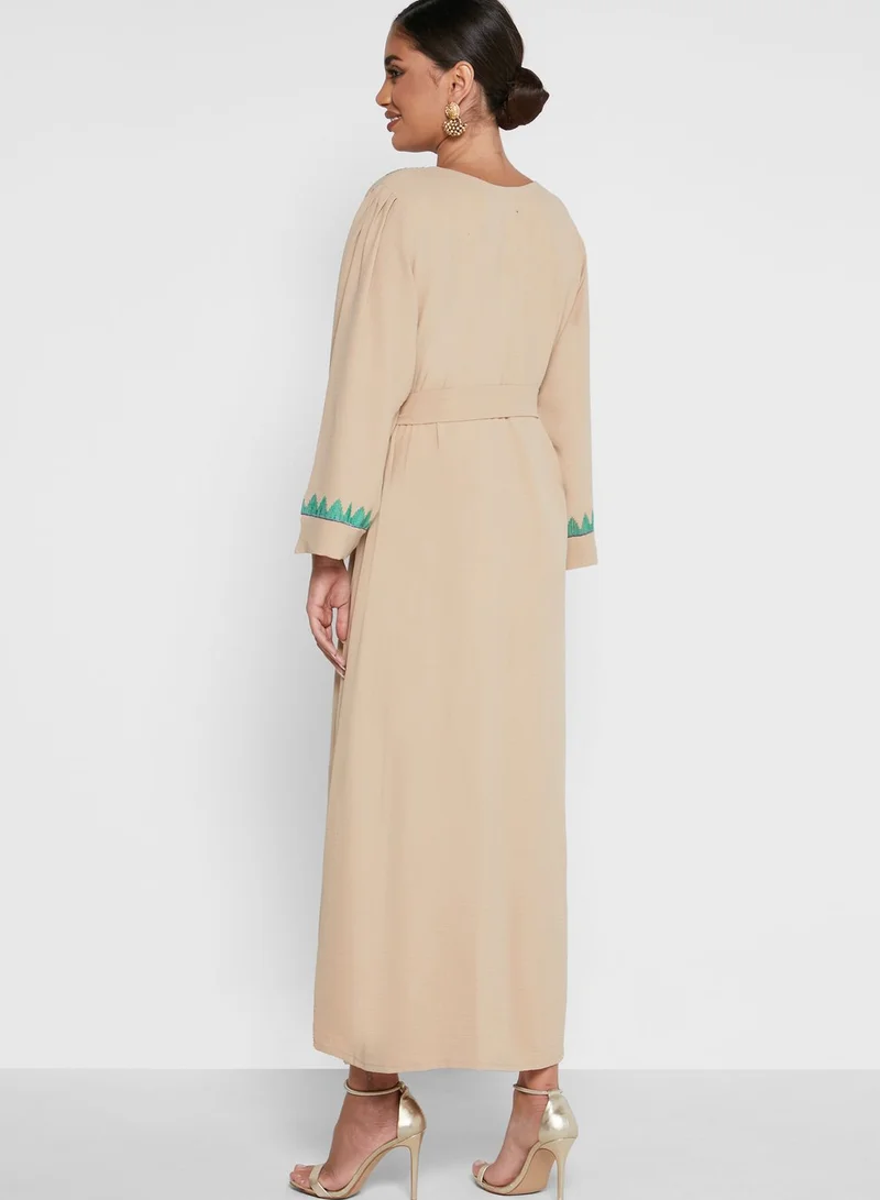 hayas closet Embroidered Neck Jalabiya