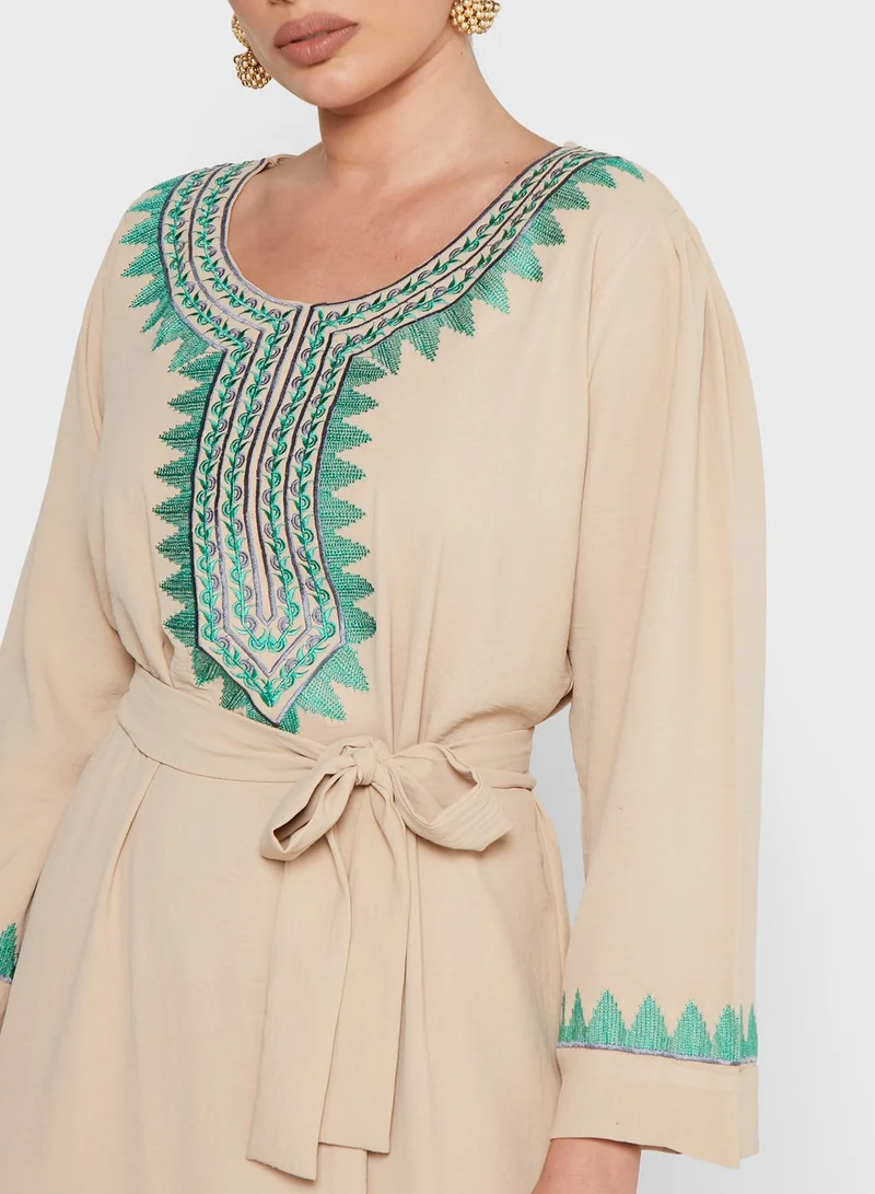 hayas closet Embroidered Neck Jalabiya