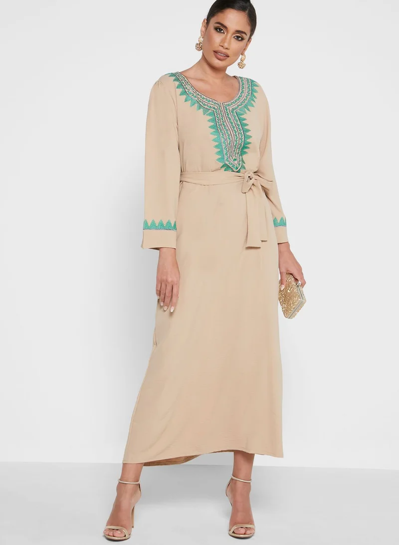 hayas closet Embroidered Neck Jalabiya