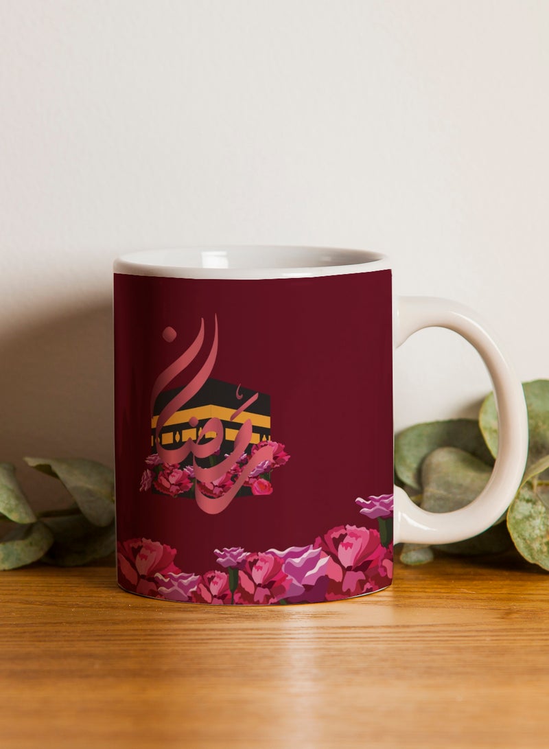 لوحة كوب ١١ أونصة من السيراميك بتصميم كلمة رمضان مع الكعبة الشريفة - Image 1