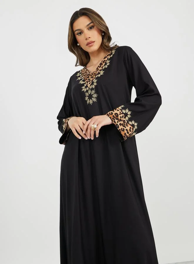 ستايلي Embroidered Animal Print V-Neck Jalabiya