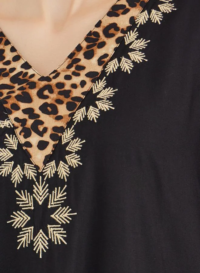 ستايلي Embroidered Animal Print V-Neck Jalabiya