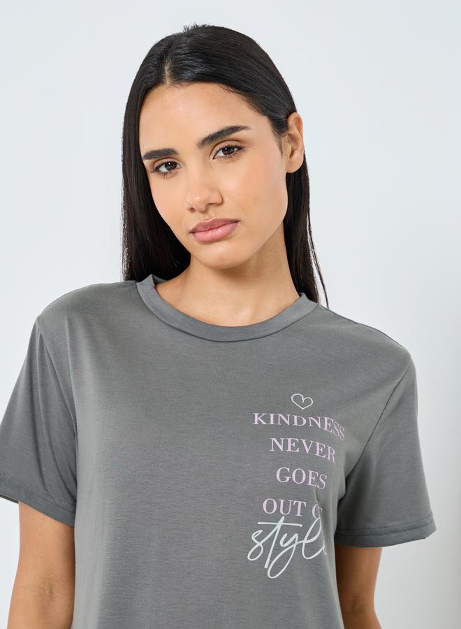 ستايلي فستان نوم بأكمام مكشكشة وشعار - Image 2