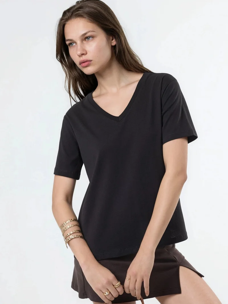بوسيم BUSEM V-Neck Solid Knit T-Shirt
