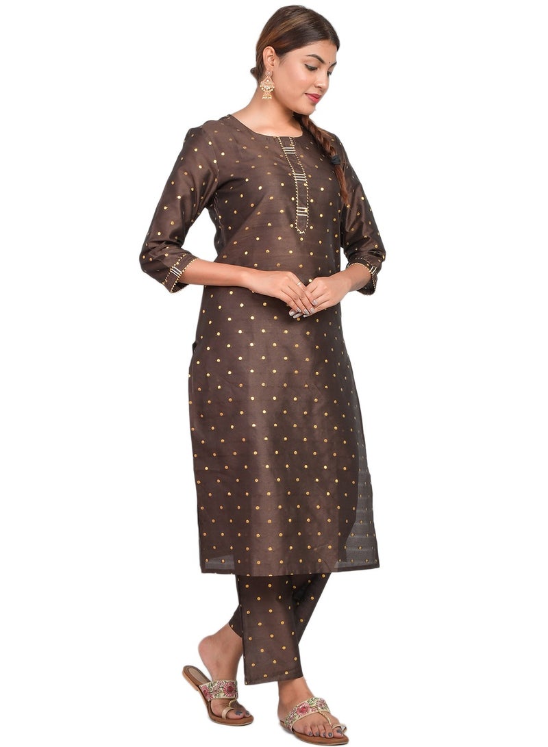 ريارا كورتي نسائي بني بلون الشوكولاتة مع بنطلون طقم 3/4 كم مناسب للملابس الكاجوال والملابس المدمجة حرير فني (غنيمة التفتا) مقاس M  - Image 2