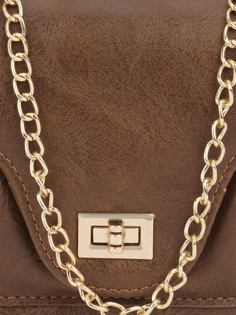 جلو باص حقيبة نسائية مربعة صغيرة من جلوبس بلون بني بنقشة مميزة وقفل ملتوي مع حزام سلسلة قابل للفصل